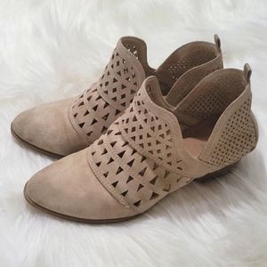 Qupid Suede Ankle Bootie in Taupe color size 7